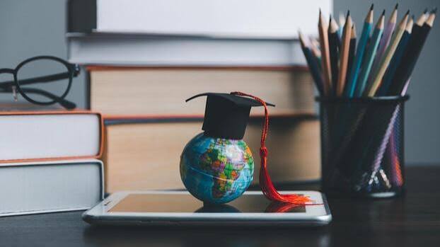Prosesi wisuda angkatan XII